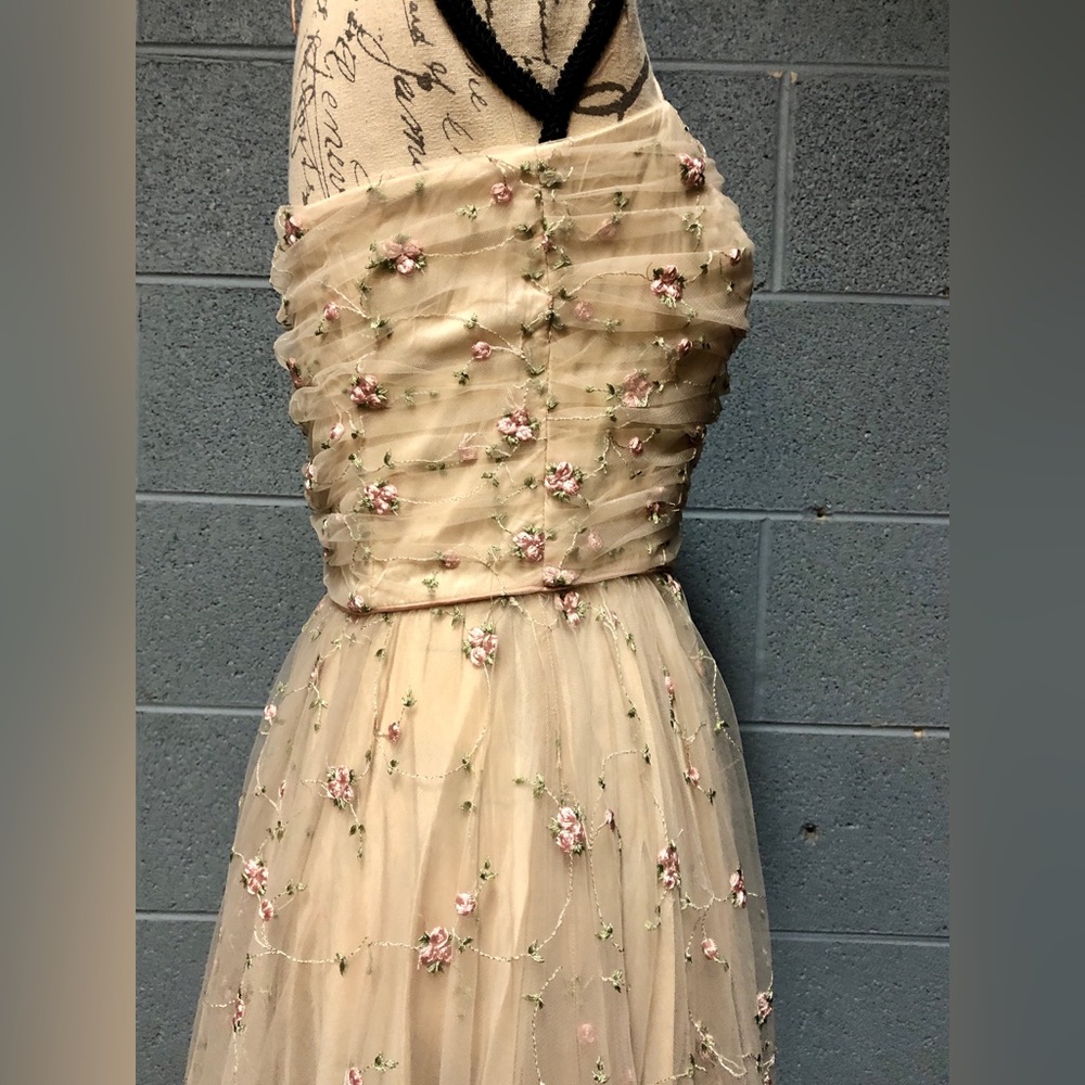 Elegant soft pink Floral Embroidered Wedding Dress - Picture 7 of 15